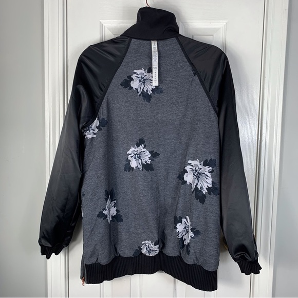 Lululemon Both Ways Bomber Reversible Jacket Size 8 - Picture 6 of 9